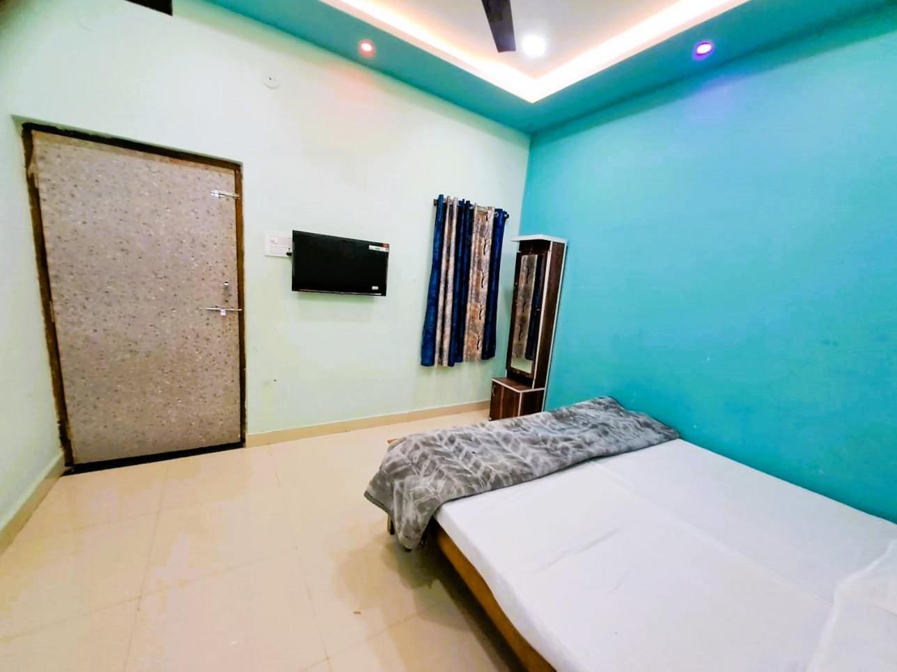Utsav Lodge And Mangal Bhavan Piparia Luaran gambar