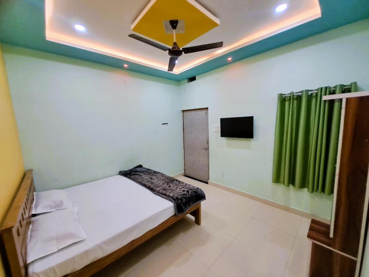 Utsav Lodge And Mangal Bhavan Piparia Luaran gambar