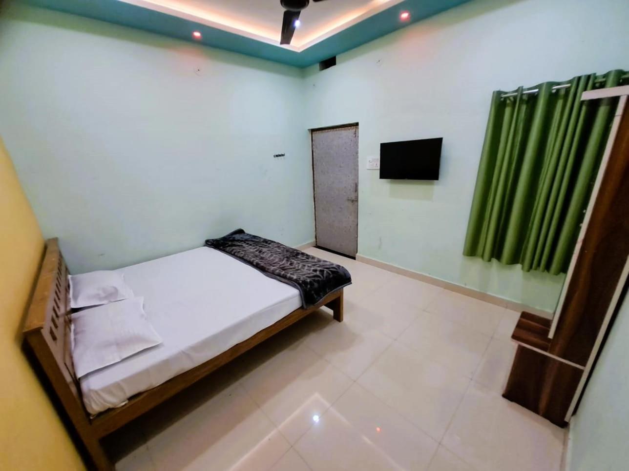 Utsav Lodge And Mangal Bhavan Piparia Luaran gambar