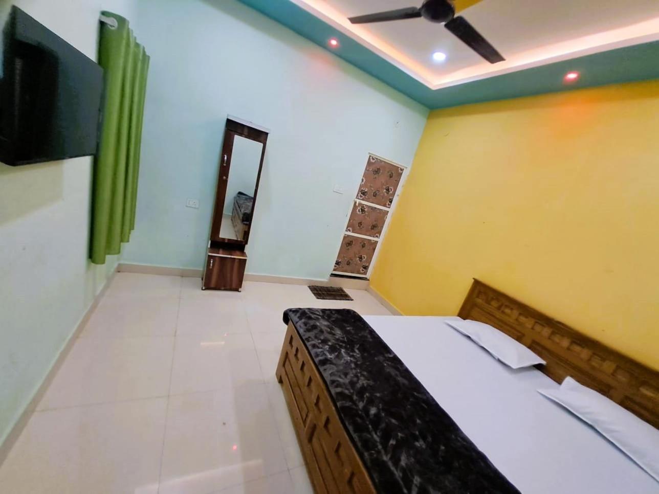 Utsav Lodge And Mangal Bhavan Piparia Luaran gambar