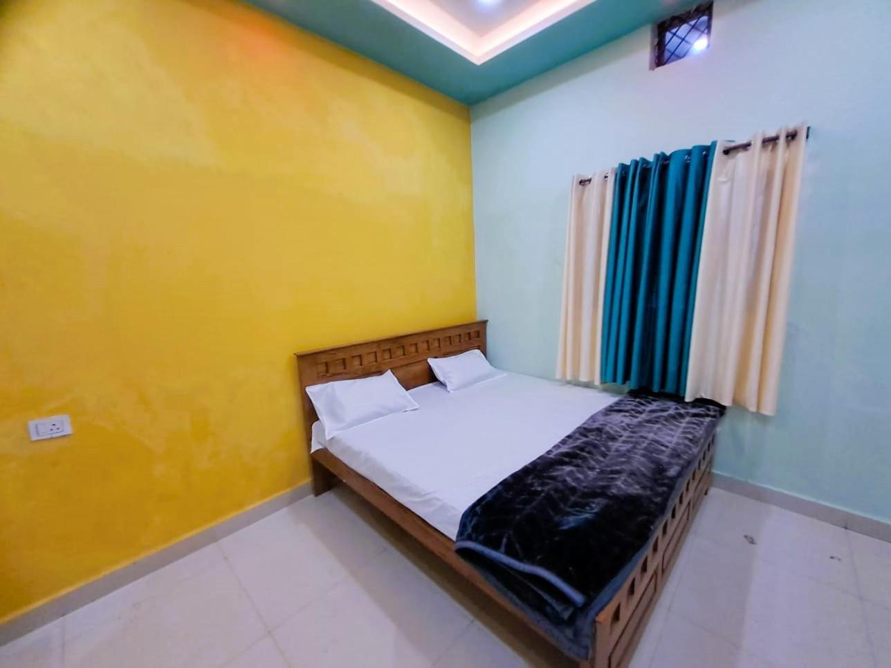 Utsav Lodge And Mangal Bhavan Piparia Luaran gambar