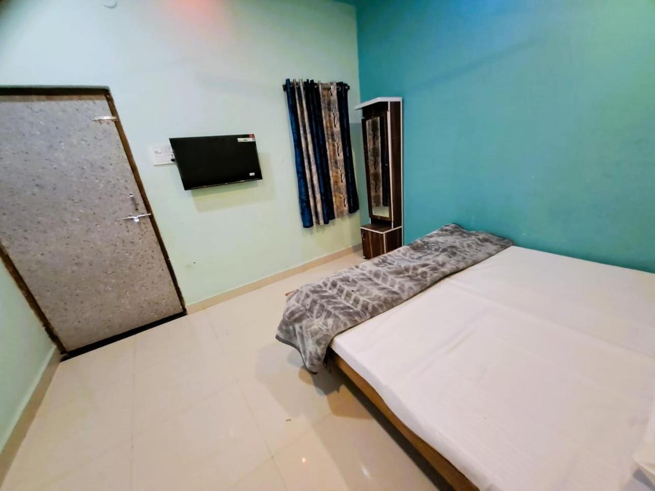 Utsav Lodge And Mangal Bhavan Piparia Luaran gambar